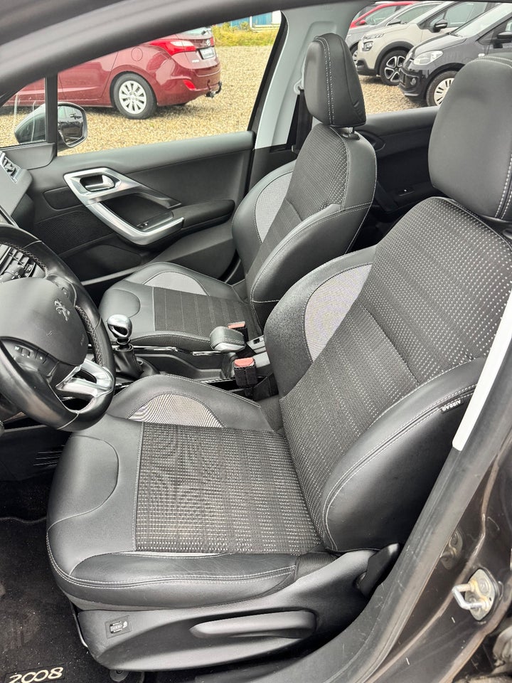 Peugeot 2008 1,5 BlueHDi 100 Allure Sky 5d