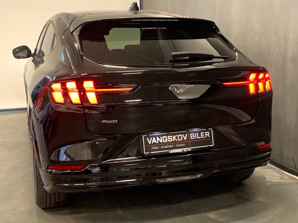 Ford Mustang Mach-E 75 Premium Standard Range AWD 5d