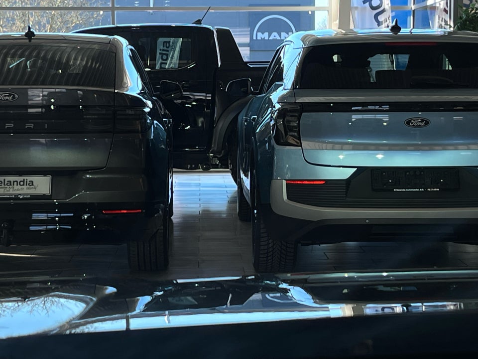 Ford Explorer 77 Premium Extended Range 5d