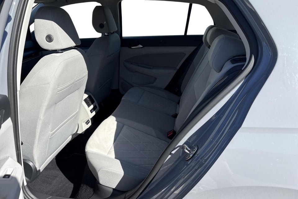 VW Golf VIII 1,4 eHybrid DSG 5d