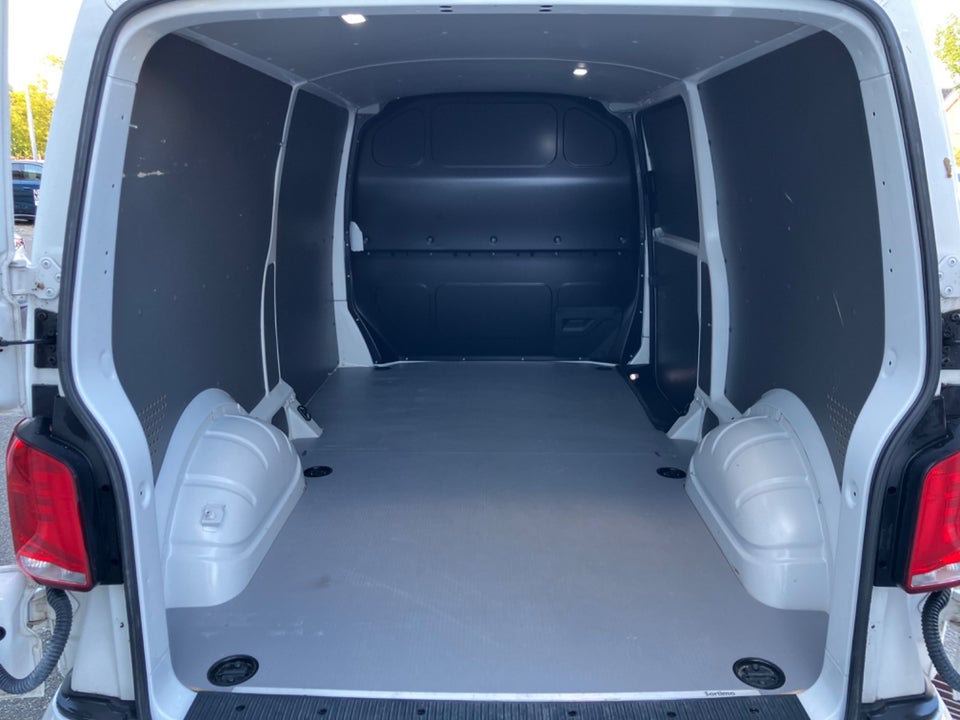 VW Transporter 2,0 TDi 150 Kassevogn DSG lang