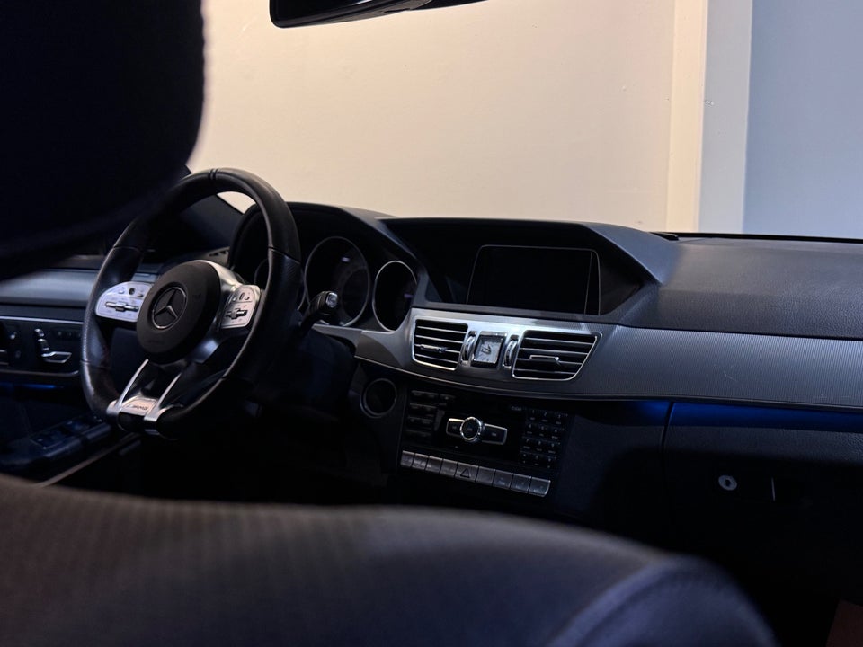 Mercedes E500 4,7 AMG Line aut. 4Matic 4d