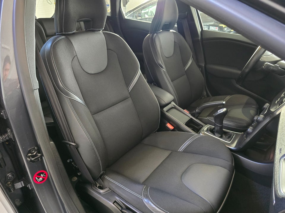 Volvo V40 1,6 D2 115 Momentum 5d