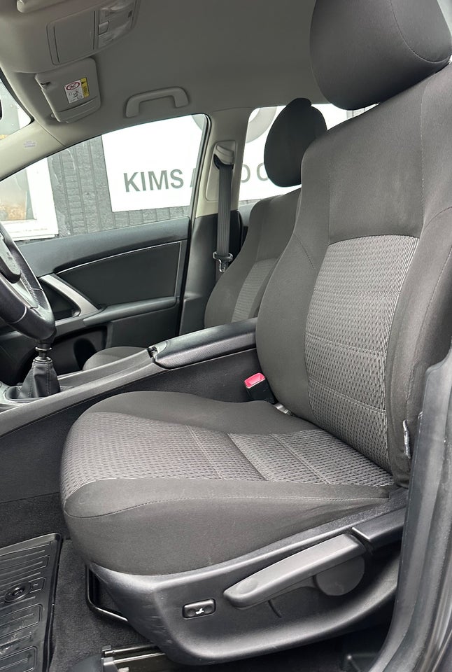 Toyota Avensis 1,8 VVT-i T2 Touch stc. 5d