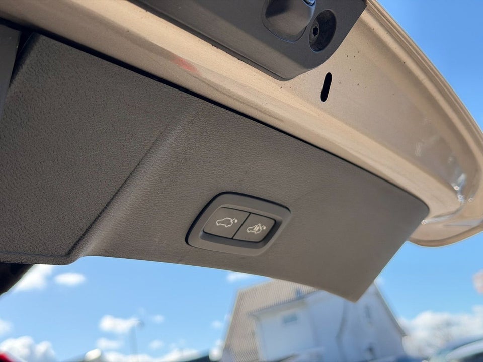 Volvo XC40 ReCharge Extended Range Plus 5d