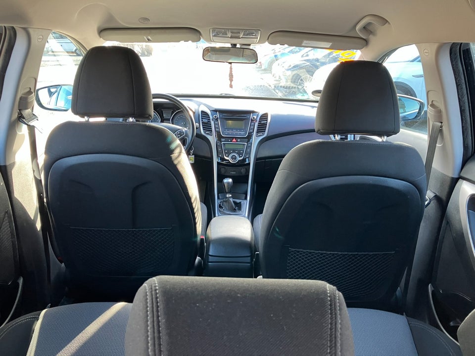 Hyundai i30 1,6 CRDi 110 Comfort CW Eco 5d