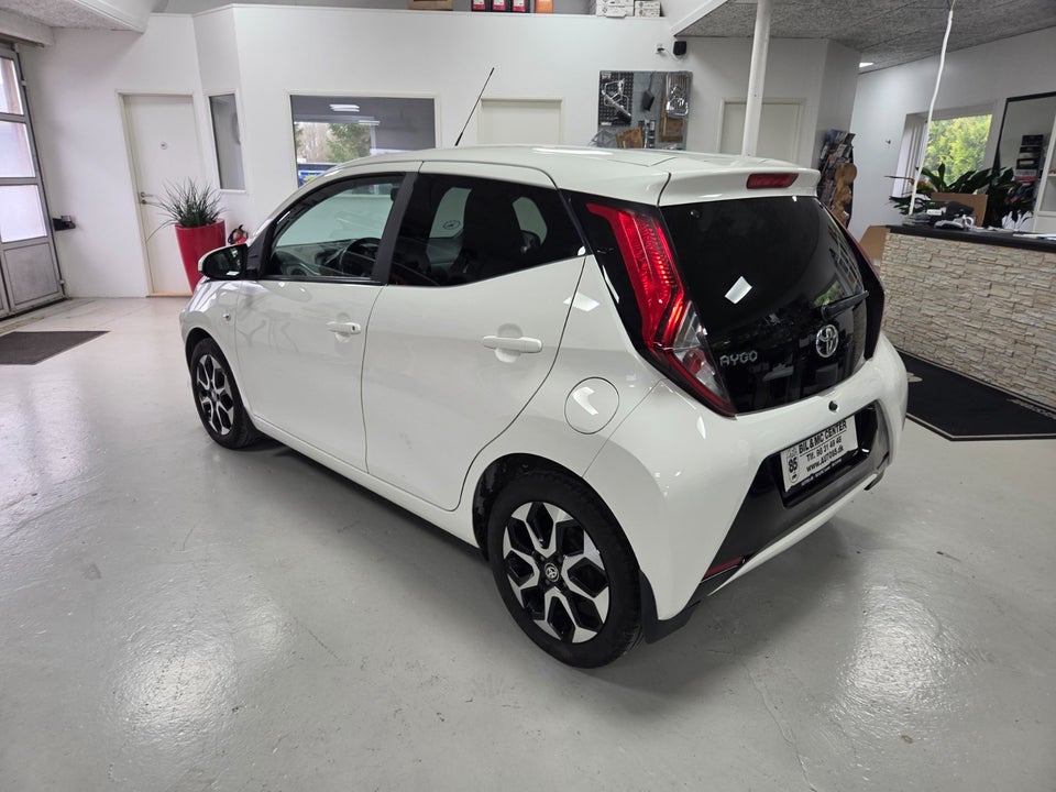 Toyota Aygo 1,0 VVT-i x-play Comfort 5d