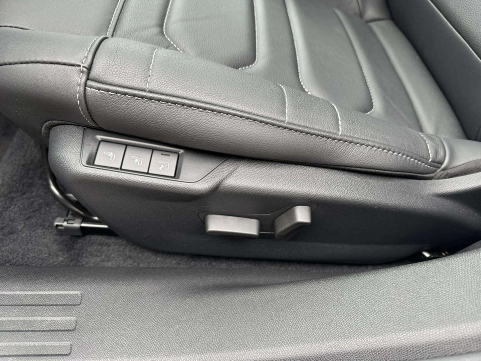 Citroën ë-C4 X 50 Shine 4d