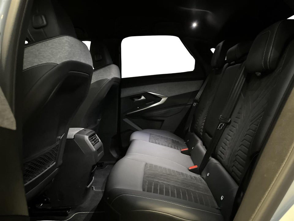 Peugeot e-3008 77 GT Pack 5d