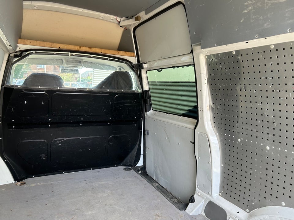 VW Transporter 2,0 TDi 180 Kassevogn lang DSG