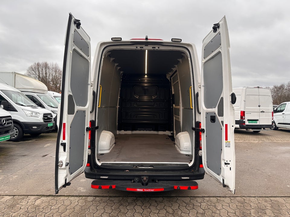 VW Crafter 35 2,0 TDi 177 Kassevogn L3H2 aut.