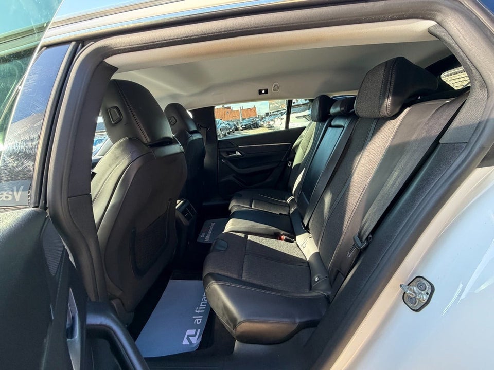 Peugeot 508 1,5 BlueHDi 130 Allure SW 5d