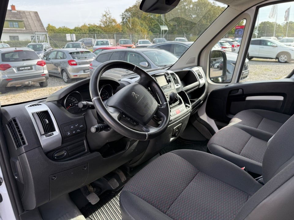 Peugeot Boxer 333 2,2 BlueHDi 140 L3H2 Premium