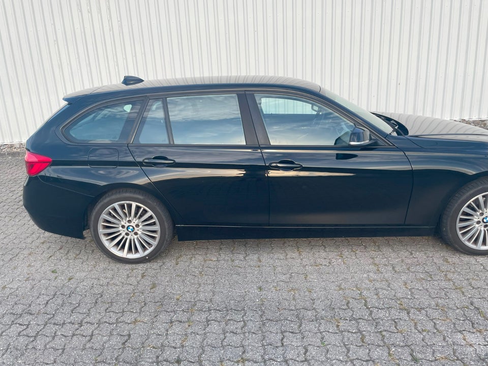 BMW 320i 2,0 Touring aut. 5d