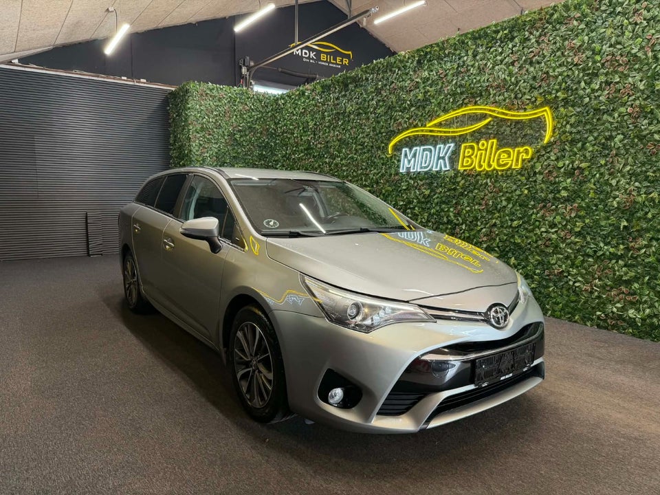 Toyota Avensis 1,8 VVT-i T2 Touring Sports 5d