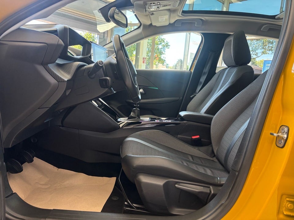 Peugeot 208 1,2 PureTech 100 Allure Sky 5d