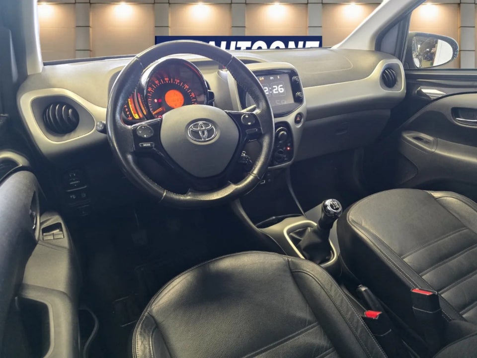 Toyota Aygo 1,0 VVT-i x-black 5d