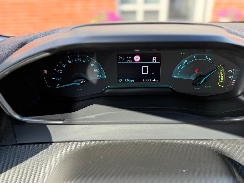 Peugeot e-208 50 Allure 5d