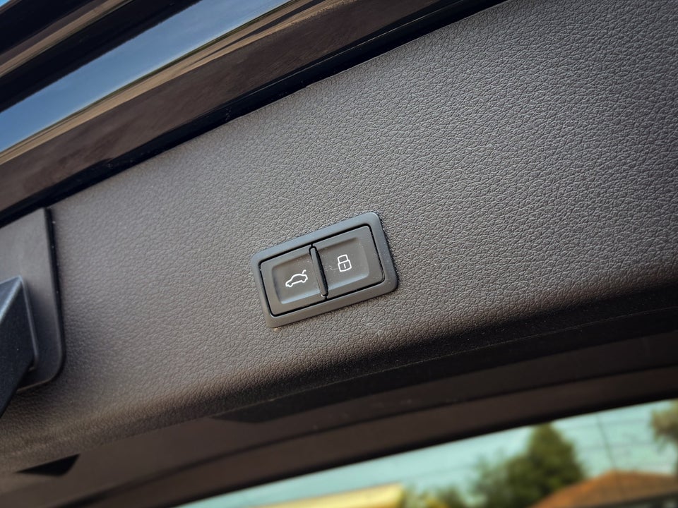 Audi e-tron 55 S-line quattro 5d