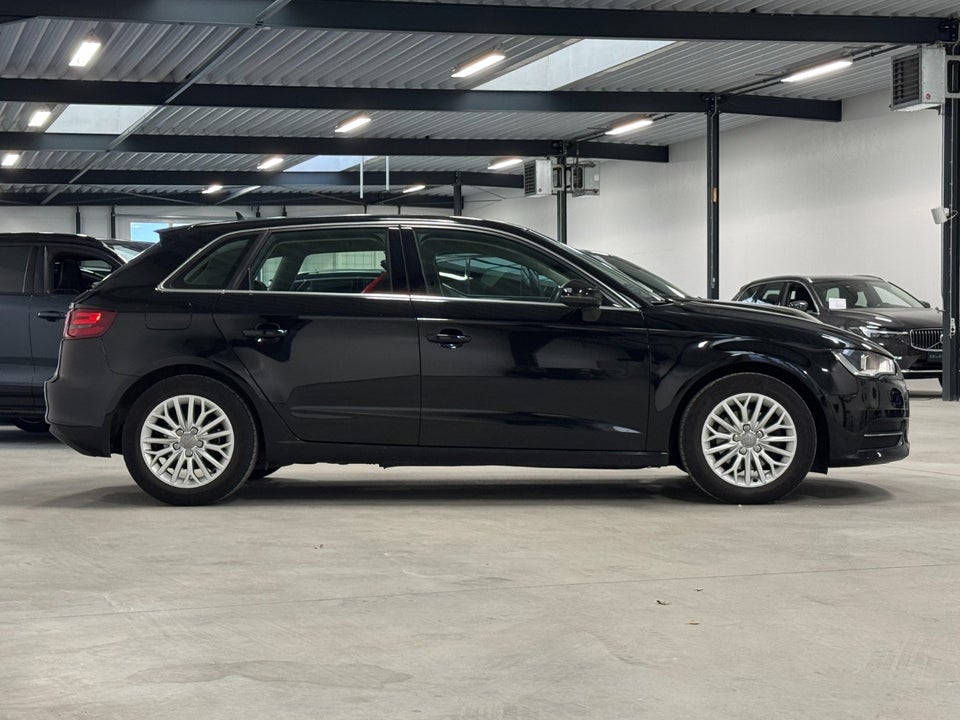 Audi A3 1,4 TFSi 140 Ambiente Sportback 5d