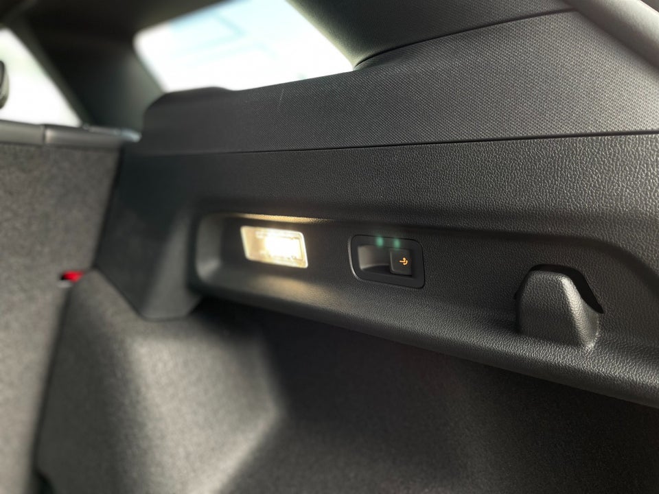 Ford Explorer 84 Premium Extended Range AWD 5d