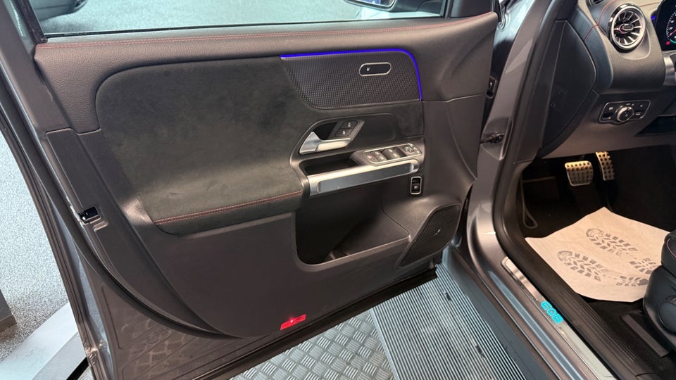 Mercedes EQB250 AMG Line 5d