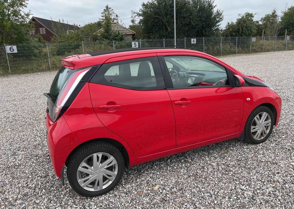 Toyota Aygo 1,0 VVT-i x-wave Sky 5d