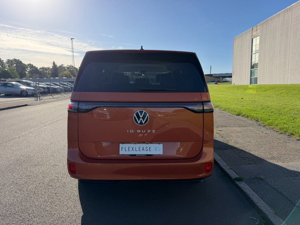 VW ID. Buzz 77 Pro SWB 5d