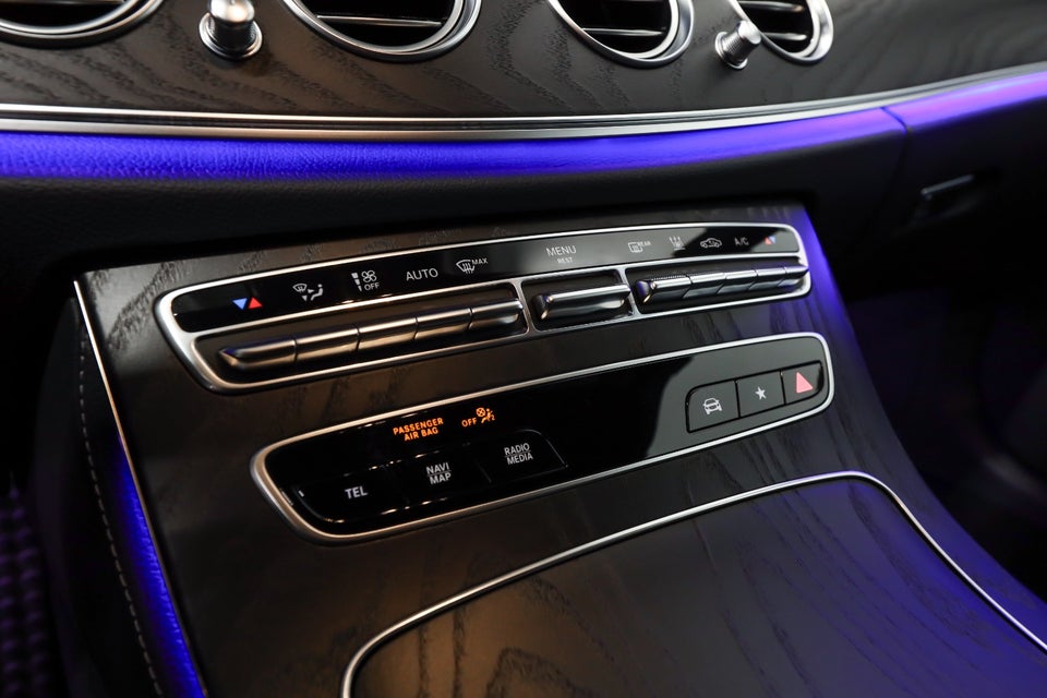 Mercedes E300 de 2,0 AMG Line stc. aut. 5d