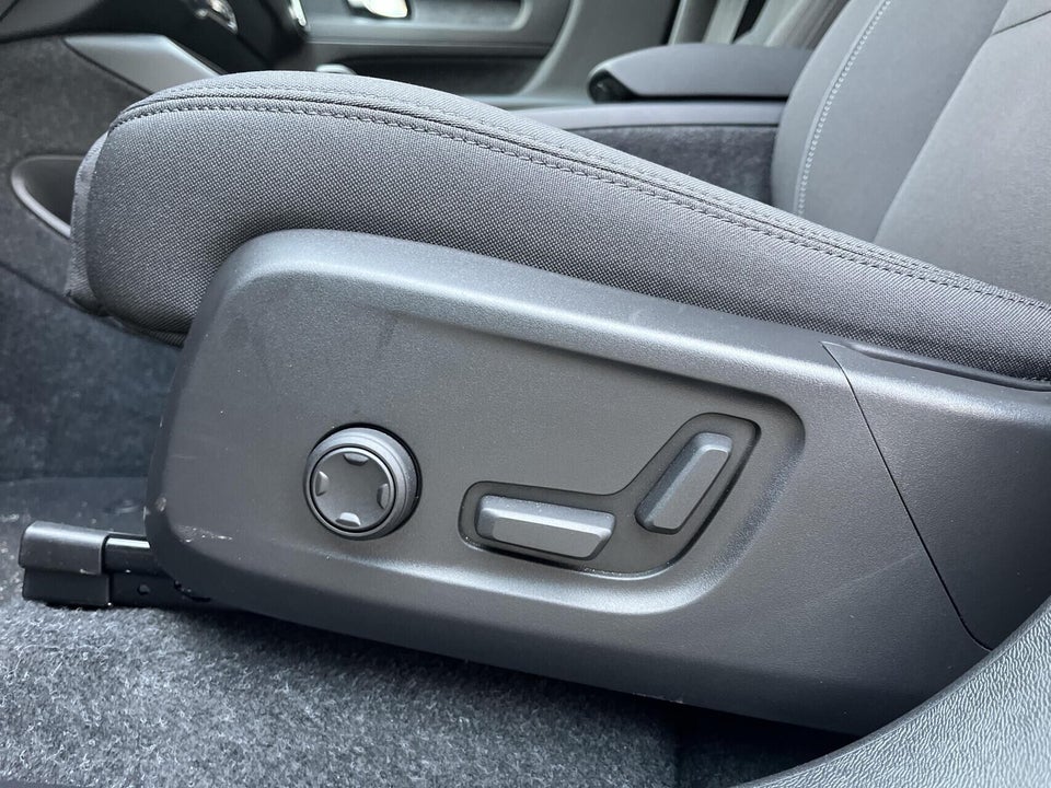 Volvo EX40 Extended Range Plus 5d