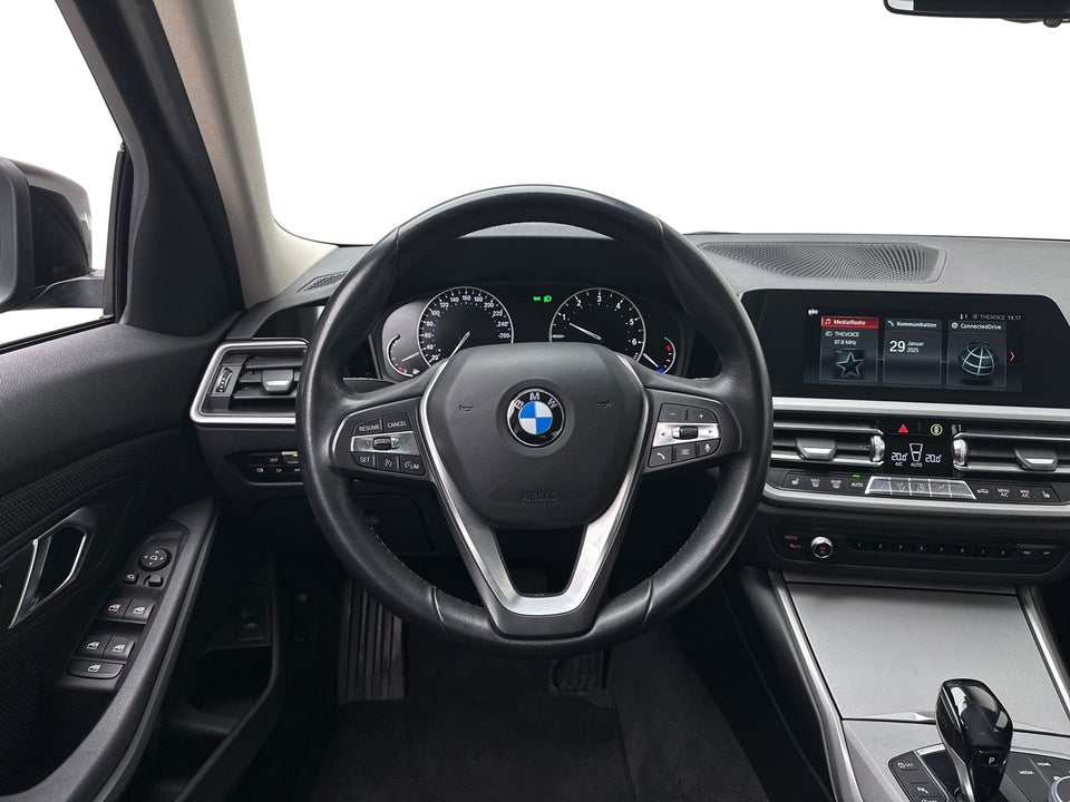 BMW 320i 2,0 Connected aut. 4d