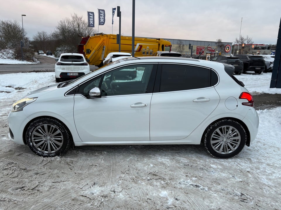 Peugeot 208 1,2 PureTech 82 Allure Sky 5d