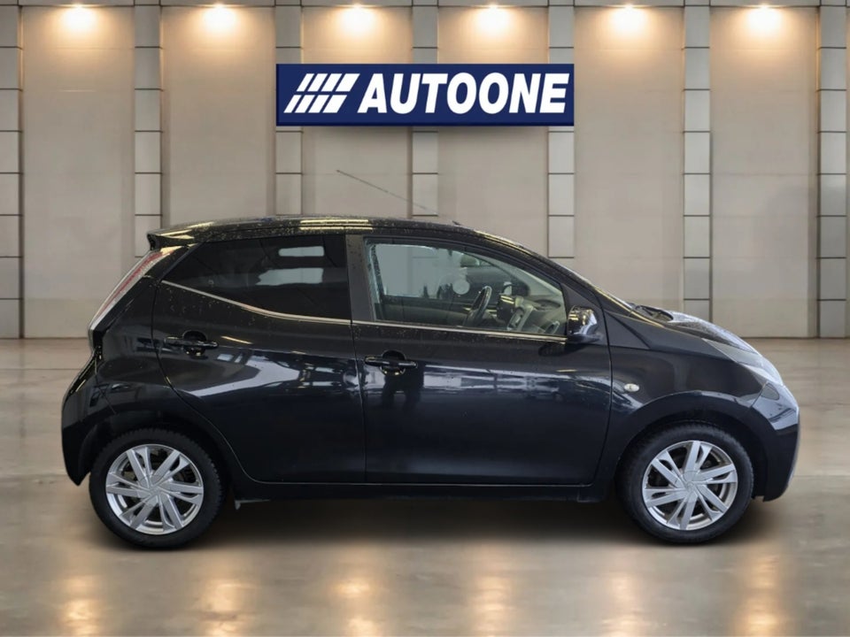 Toyota Aygo 1,0 VVT-i x-black 5d