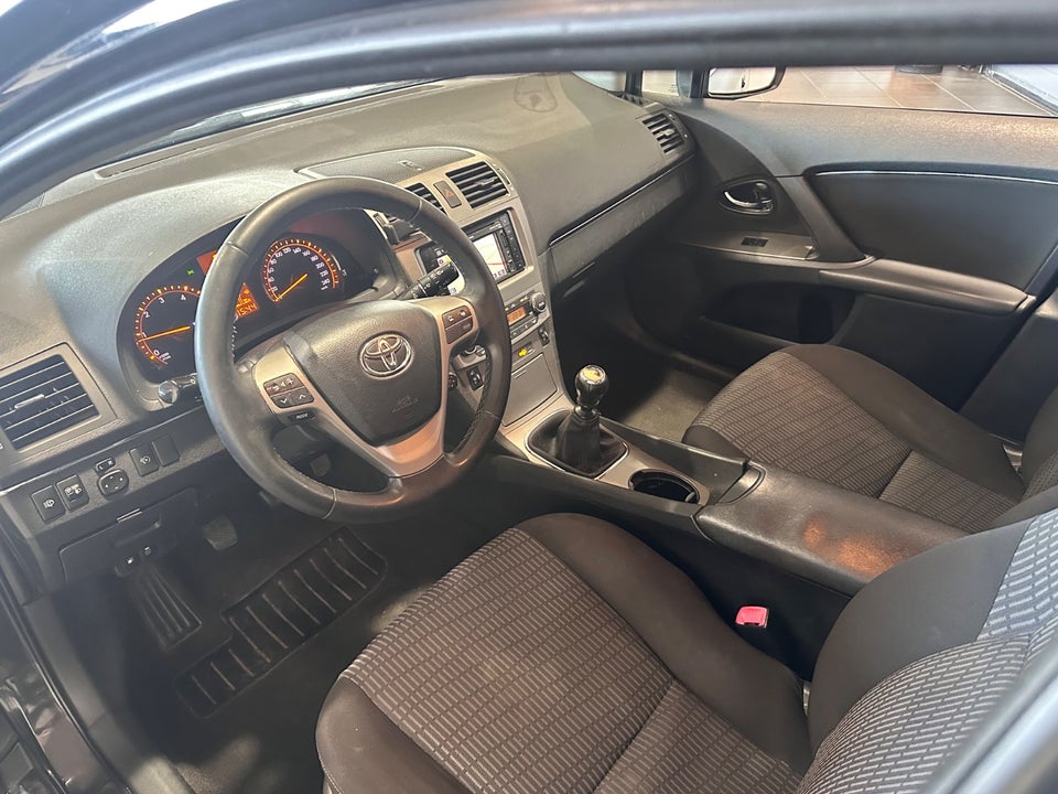 Toyota Avensis 2,0 D-4D T2 stc. 5d