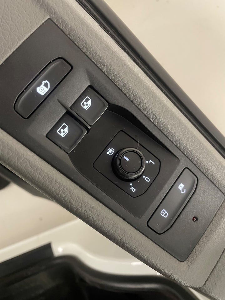 VW Transporter 2,0 TDi 110 Kassevogn lang