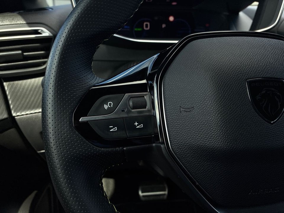 Peugeot e-208 54 GT 5d