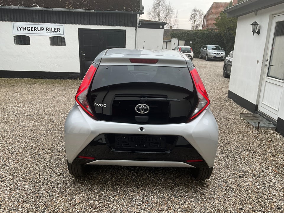 Toyota Aygo 1,0 VVT-i x-pose x-shift 5d