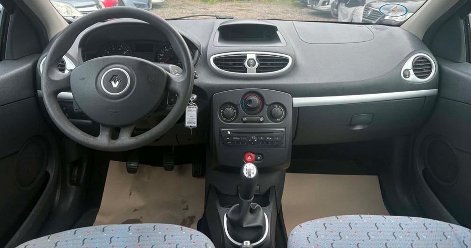 Renault Clio III 1,2 16V Authentique 5d