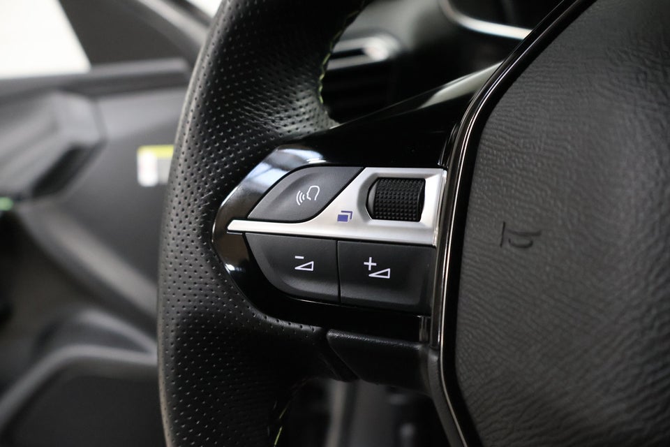 Peugeot e-2008 54 GT 5d