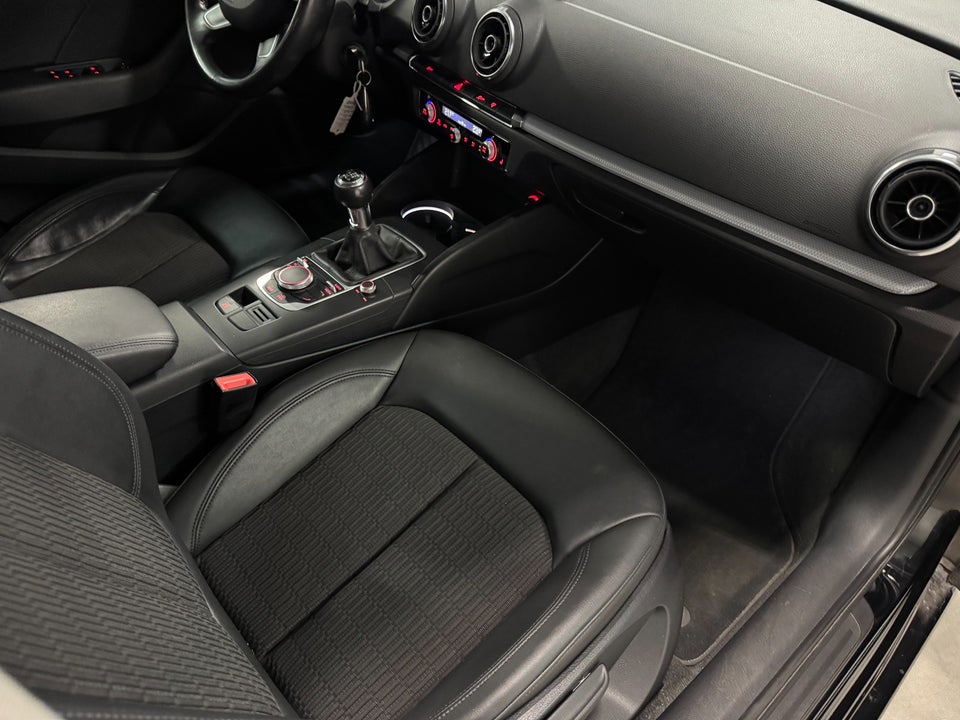 Audi A3 1,4 TFSi 140 Ambiente Sportback 5d