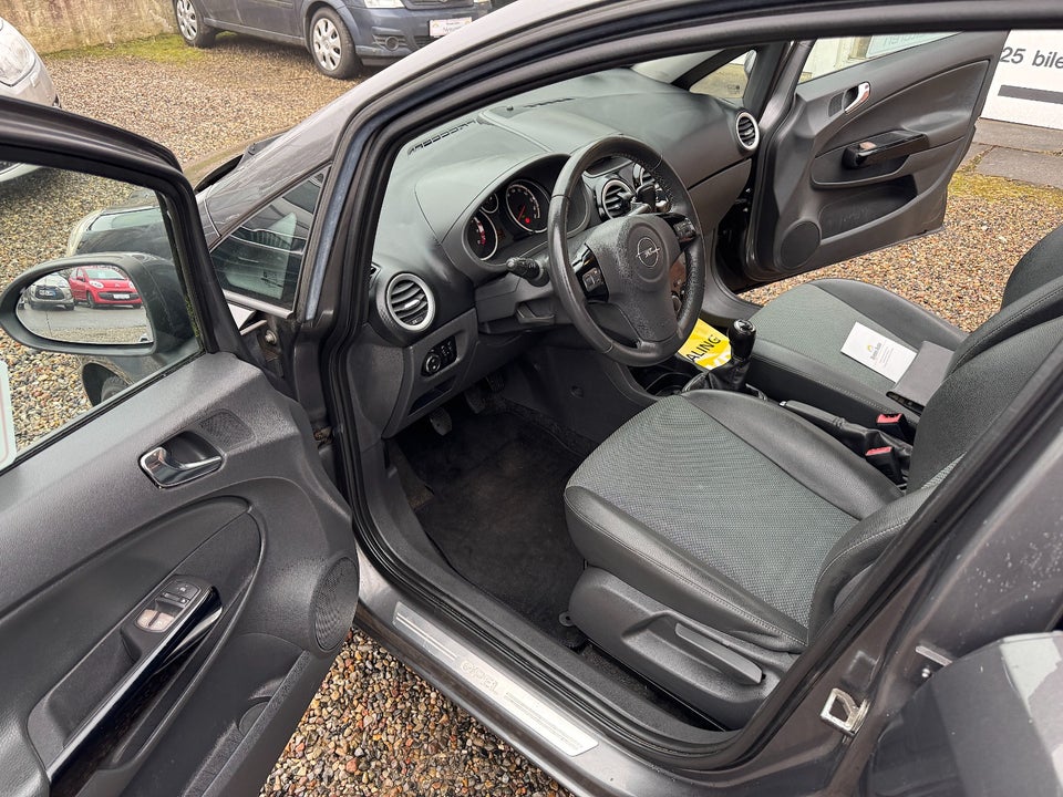 Opel Corsa 1,4 16V Cosmo 5d