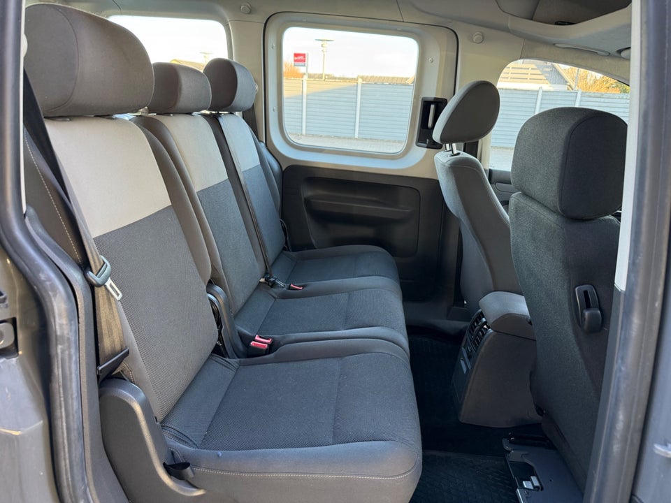 VW Caddy 1,6 TDi 102 Trendline DSG 4d