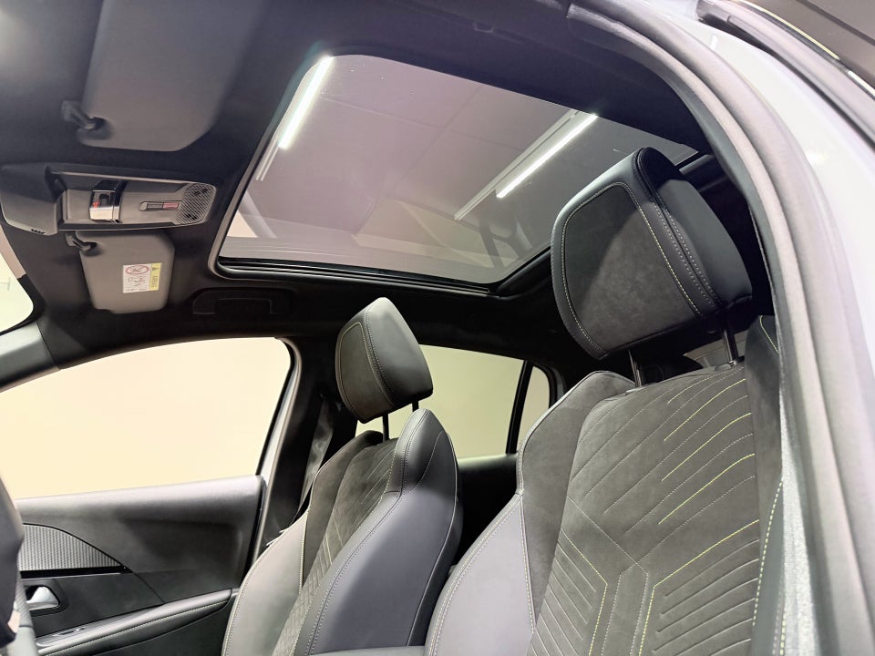 Peugeot e-208 54 GT Pack 5d