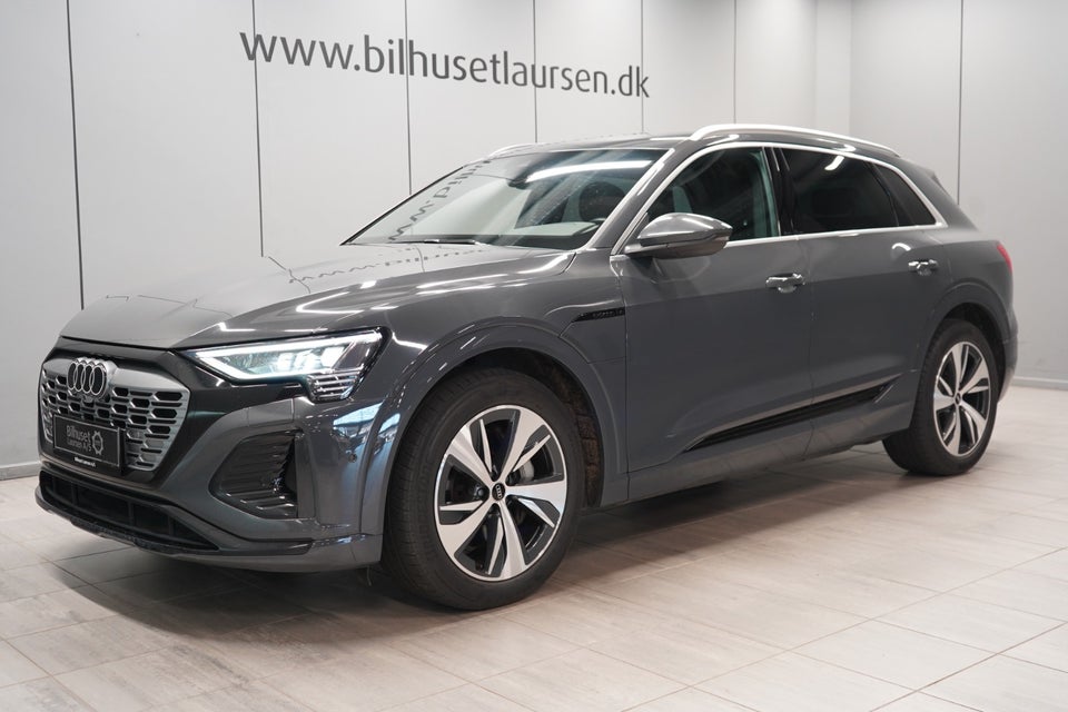 Audi Q8 e-tron 55 S-line quattro 5d