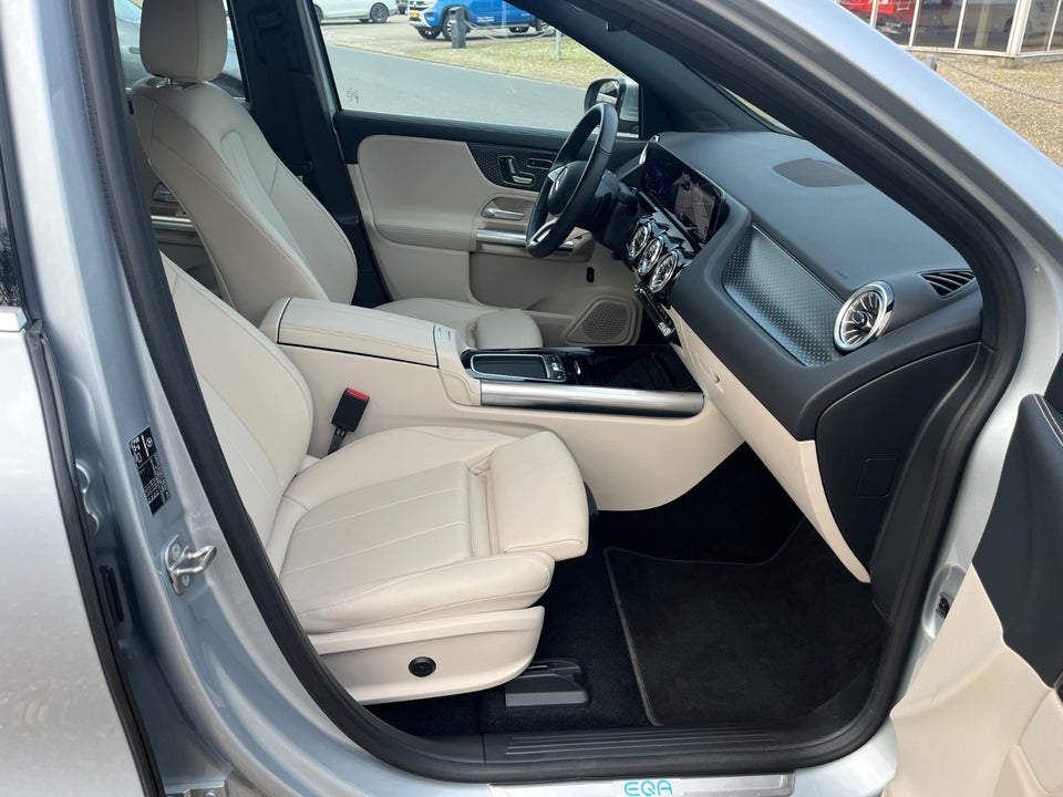 Mercedes EQA300 Progressive 4Matic 5d