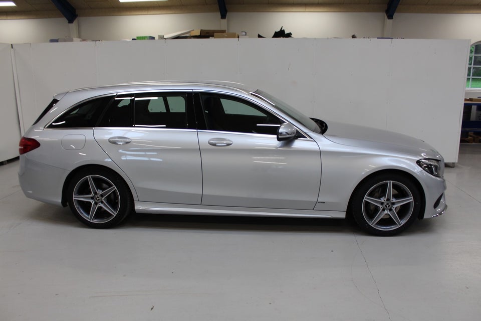 Mercedes C220 d 2,2 AMG Line stc. aut. 5d