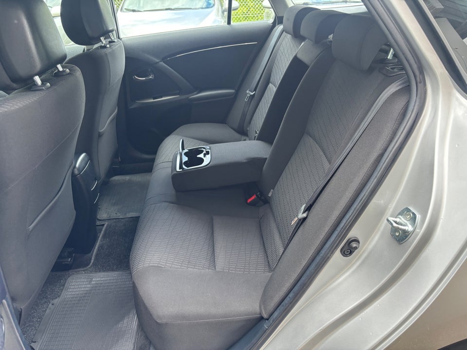 Toyota Avensis 1,8 VVT-i T2 stc. E-CVT 5d