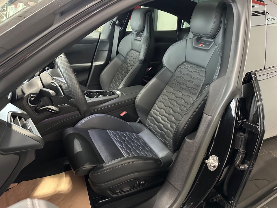 Audi RS e-tron GT quattro 4d