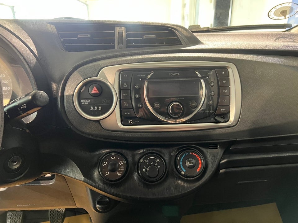 Toyota Yaris 1,0 VVT-i T2 5d