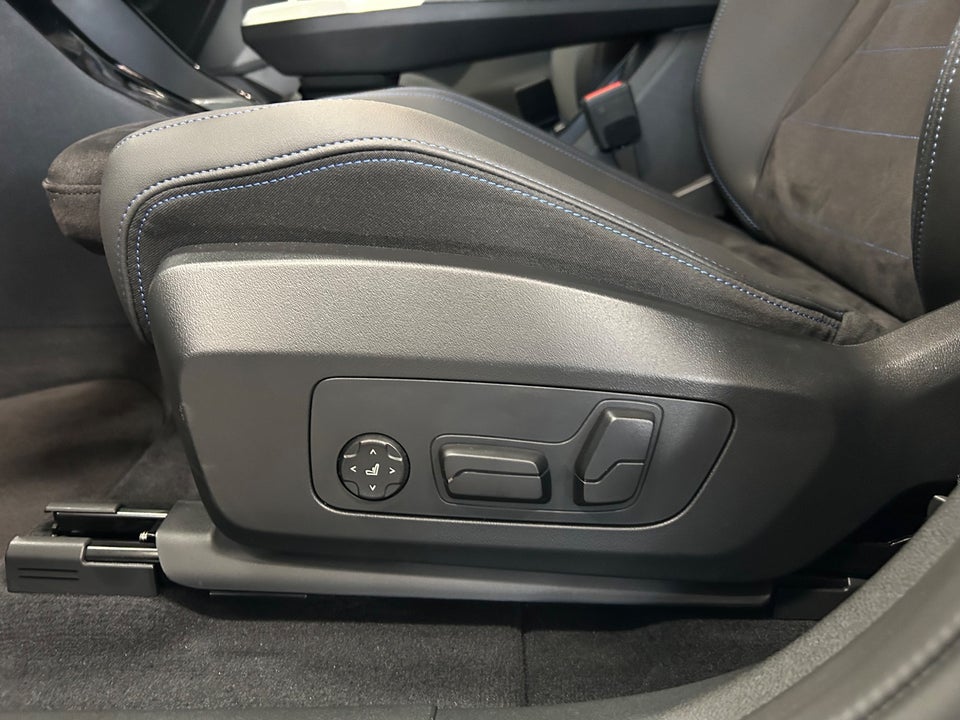 BMW iX1 xDrive30 Fully Charged 5d